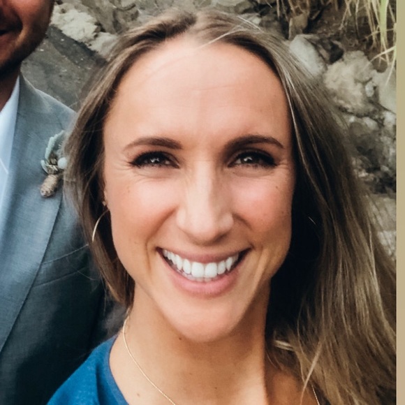 Meet your Posher, Emily - Picture 2 of 3